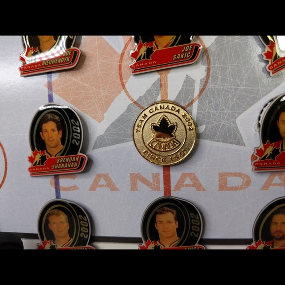 Team Canada 2002 Official Pin Collection - Picture 5 of 11
